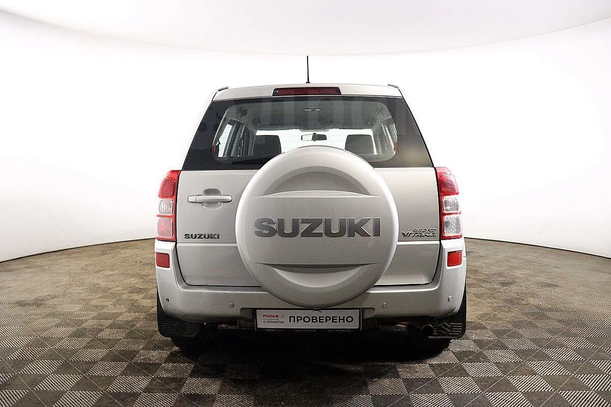 Suzuki Grand Image 6