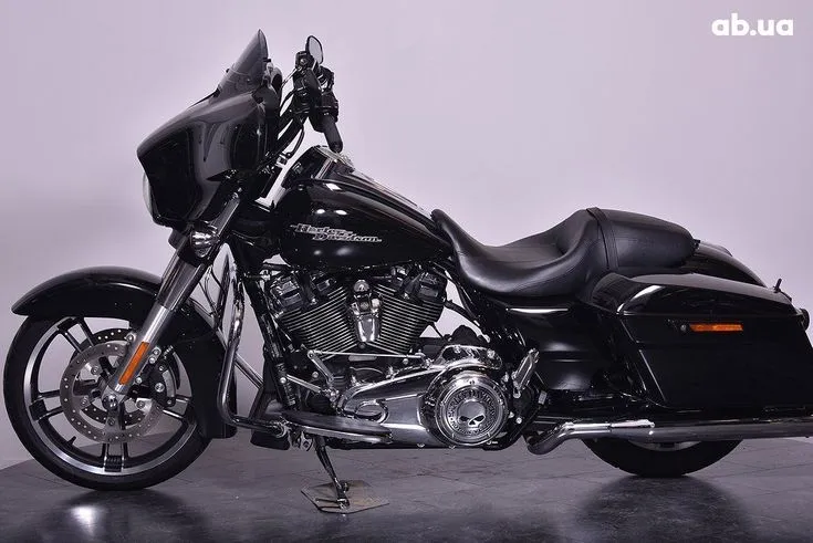 Harley-Davidson FLHXS Image 4