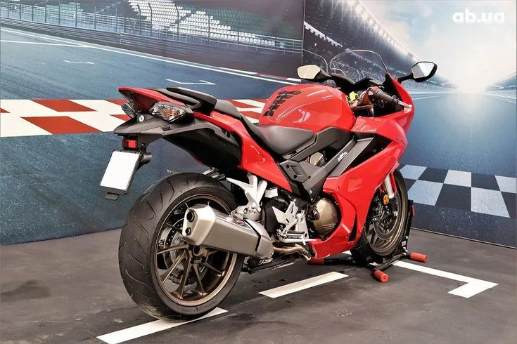 Honda VFR Image 7